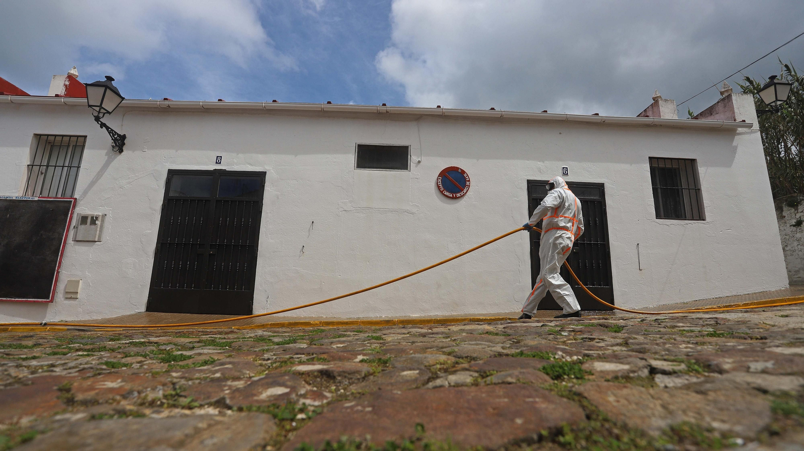 Tareas de desinfección del Infoca en Facinas