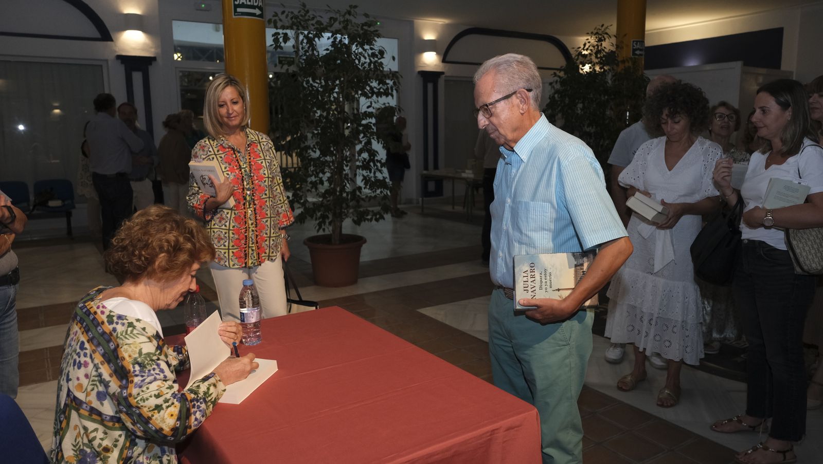 Imágenes de Diario de los Libros en Mojácar, con la escritora Julia Navarro