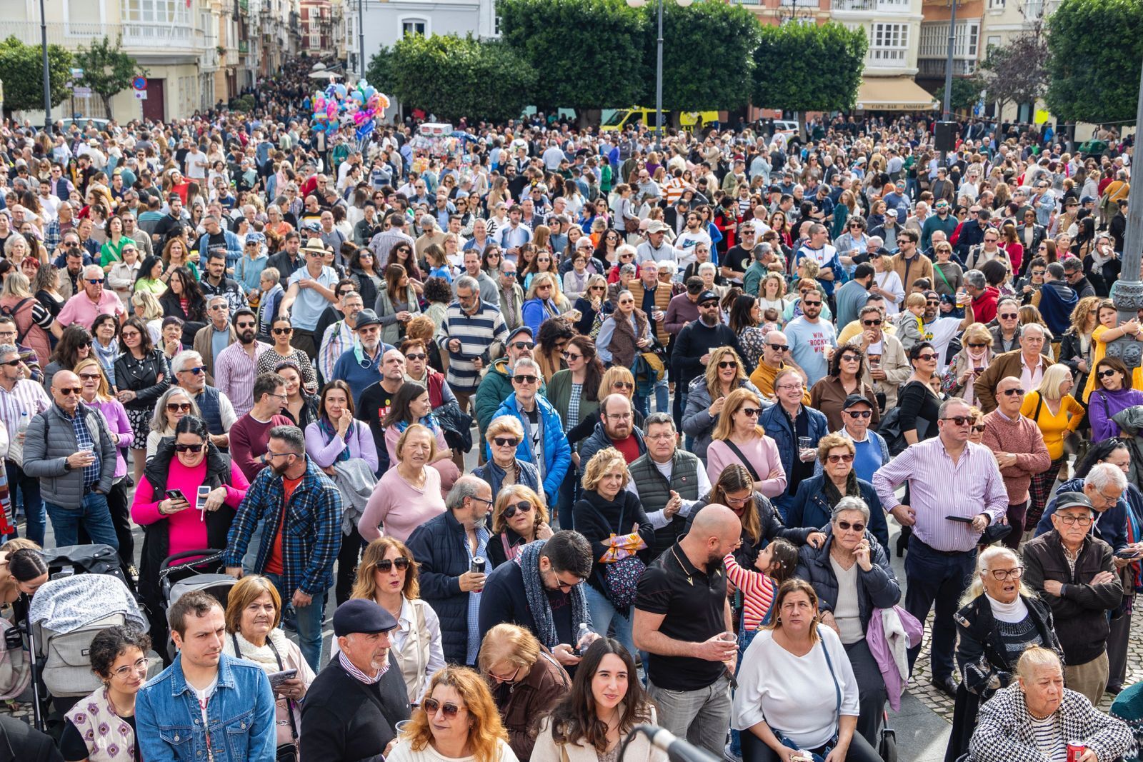 Todas las imágenes de la Ostionada en la plaza de San Antonio