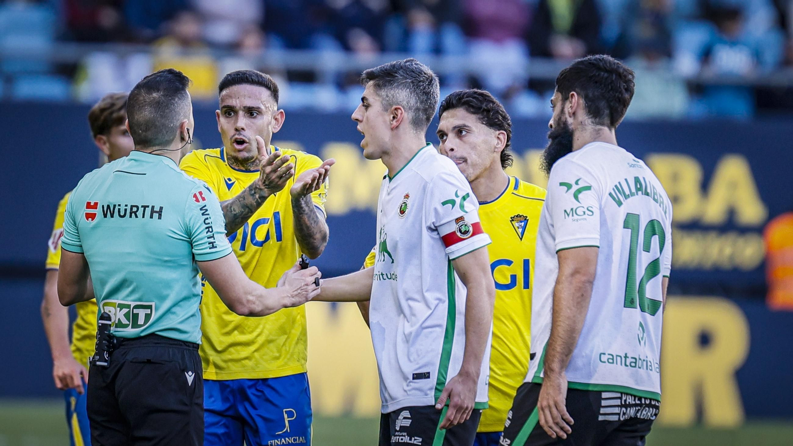 Búscate entre las imágenes del partido de fútbol Cádiz CF - Racing de Santander