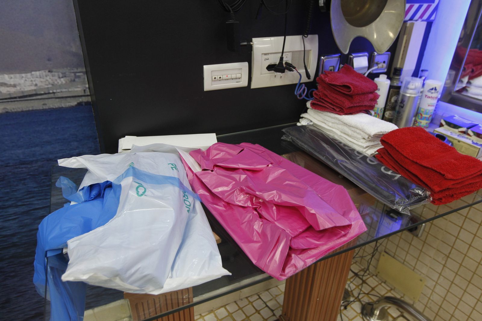 Fotografías primer día de peluquerías en coronavirus-COVID-19. Almería