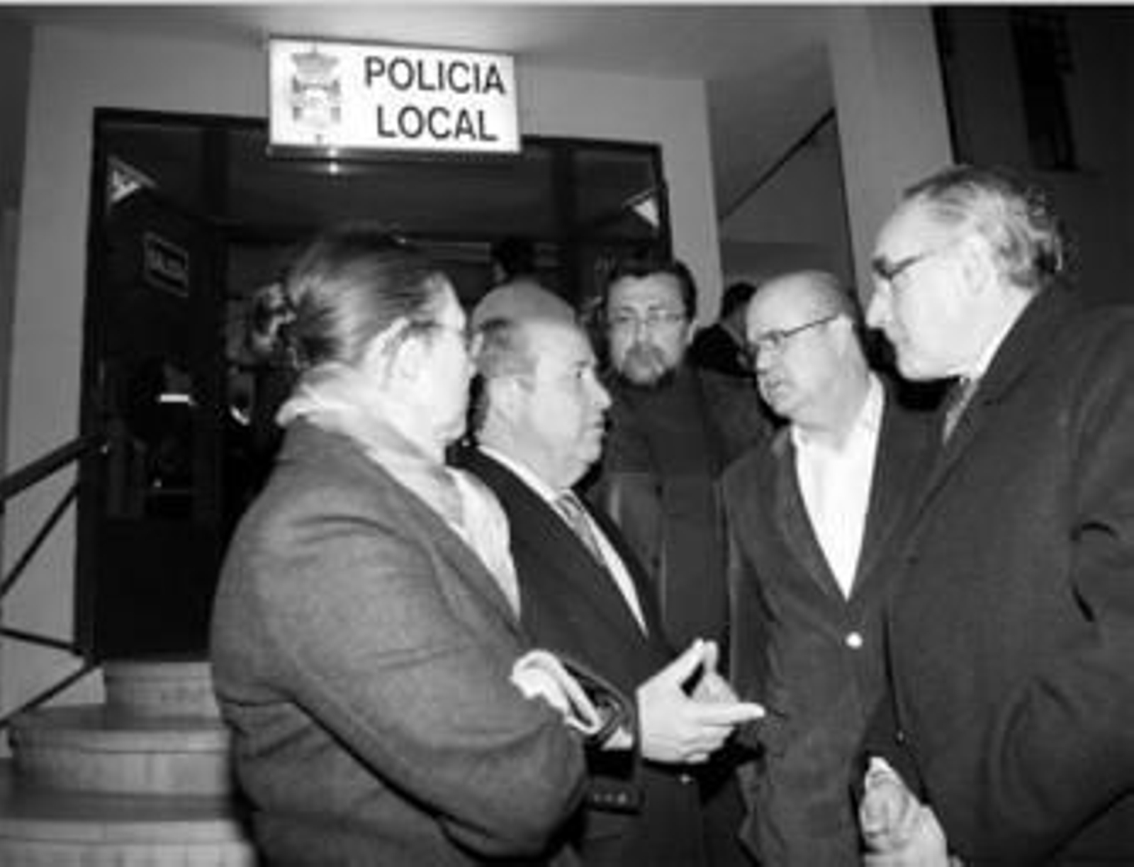 Capilla ardiente de Antonio Bezares instalada anoche en la comisaría de la Huerta del Rasillo.
