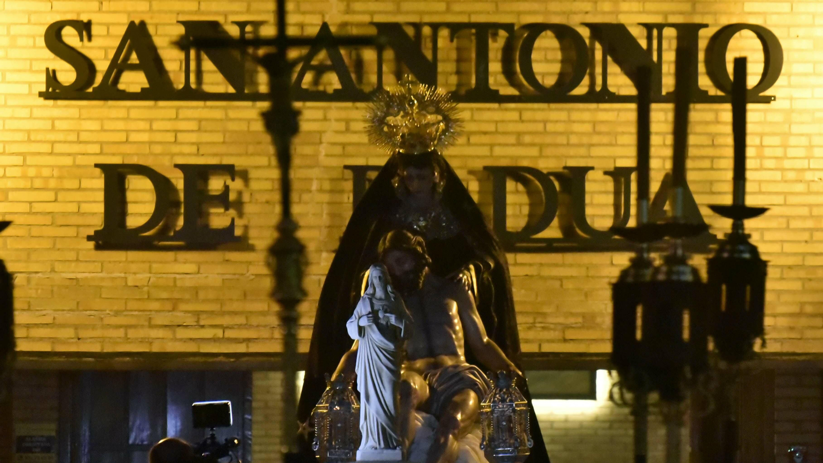 Las fotos del Via Crucis Oficial del Consejo Local de Hermandades y Cofradías de Algeciras