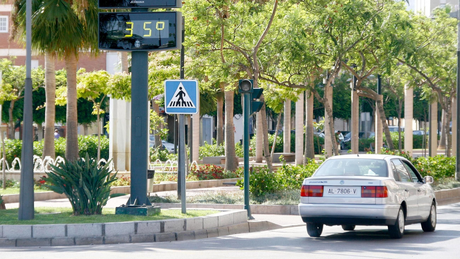 Termómetro ene l centro de Almería en una imagen de archivo.