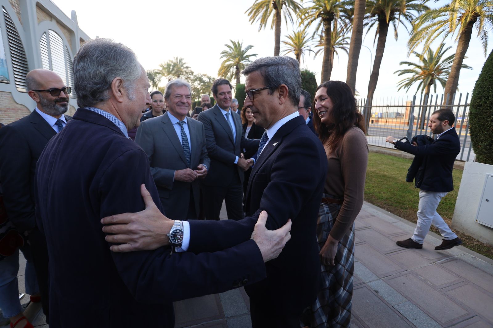 Imágenes de la recepción de los invitados al desayuno-coloquio con Jorge Paradela en el Foro Joly Andalucía