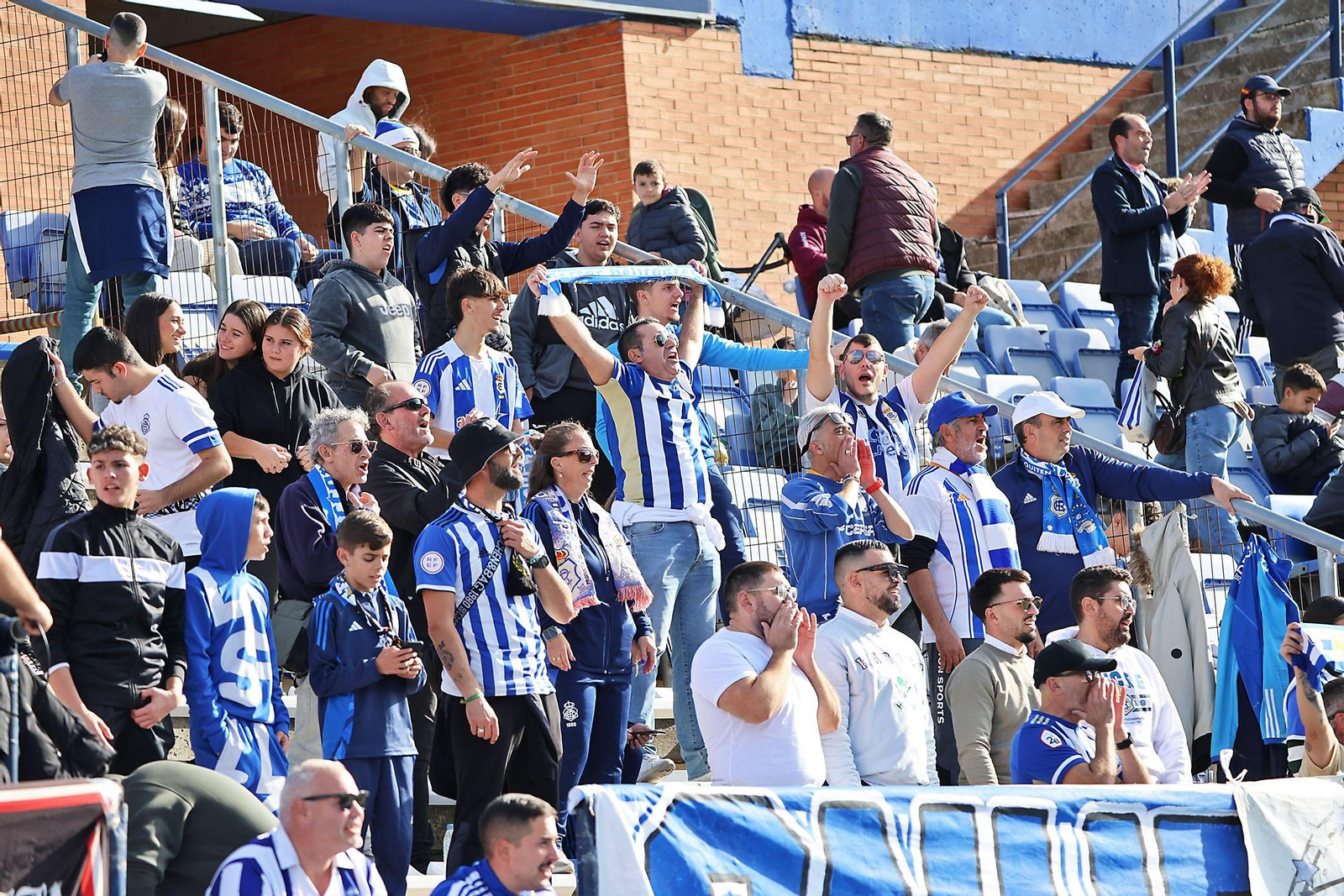 Búscate en las gradas en el Nuevo Colombino en el Recreativo de Huelva - Atlético Antoniano
