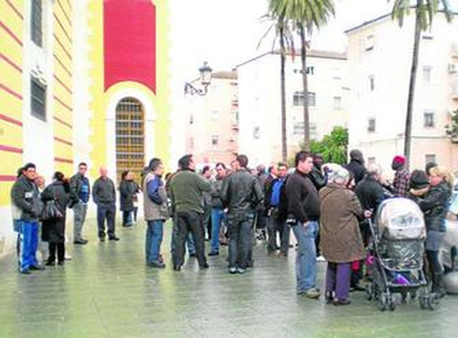 Según los comerciantes, la lluvia hubiera impedido montar sus comercios ambulantes.