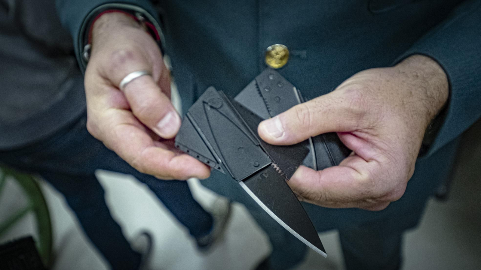 Armas y los objetos prohibidos requisados por la Guardia Civil en Cádiz