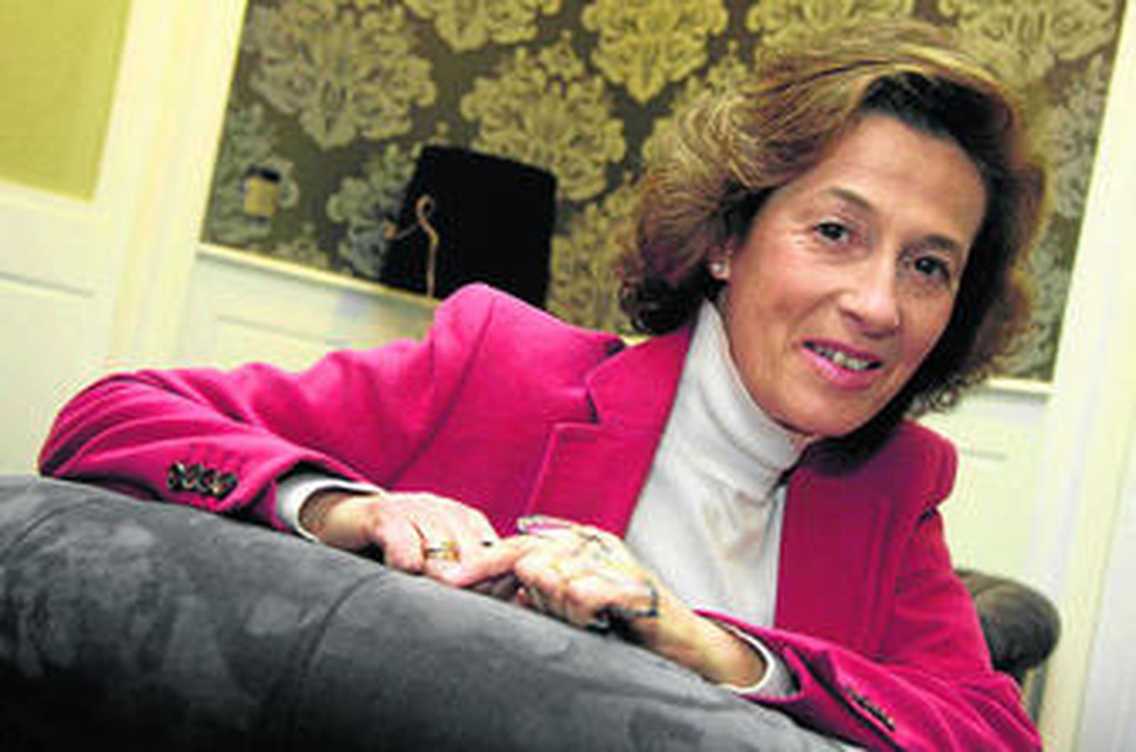 Julia Navarro, ayer, en un hotel del centro de Sevilla, poco antes de la entrevista.