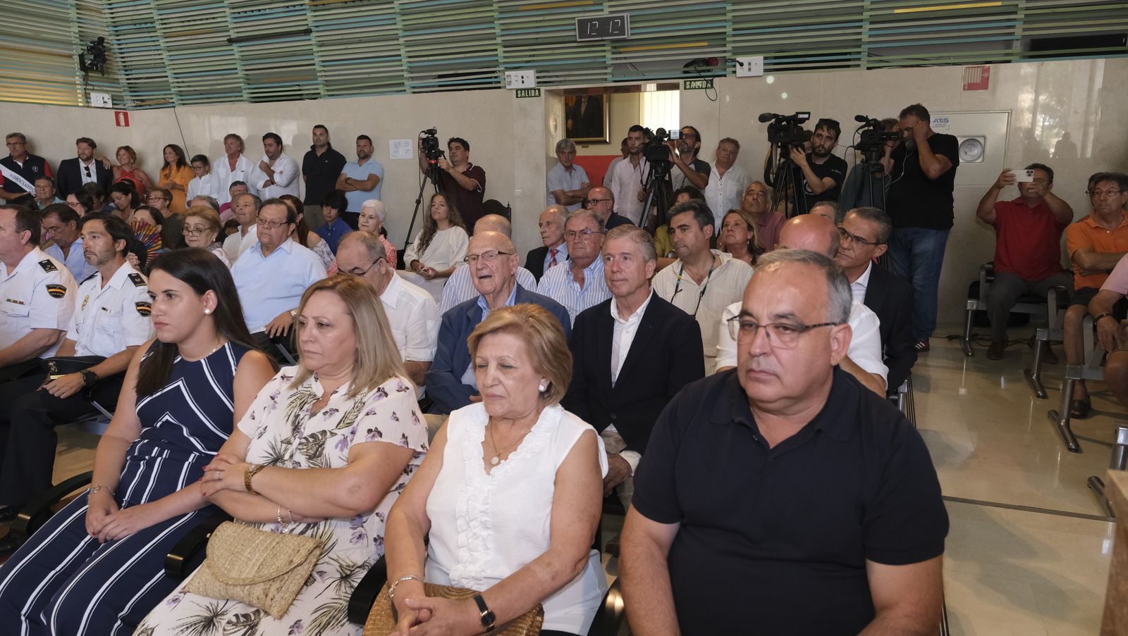 Imágenes de la entrega del Capote de Paseo a Jorge Martínez