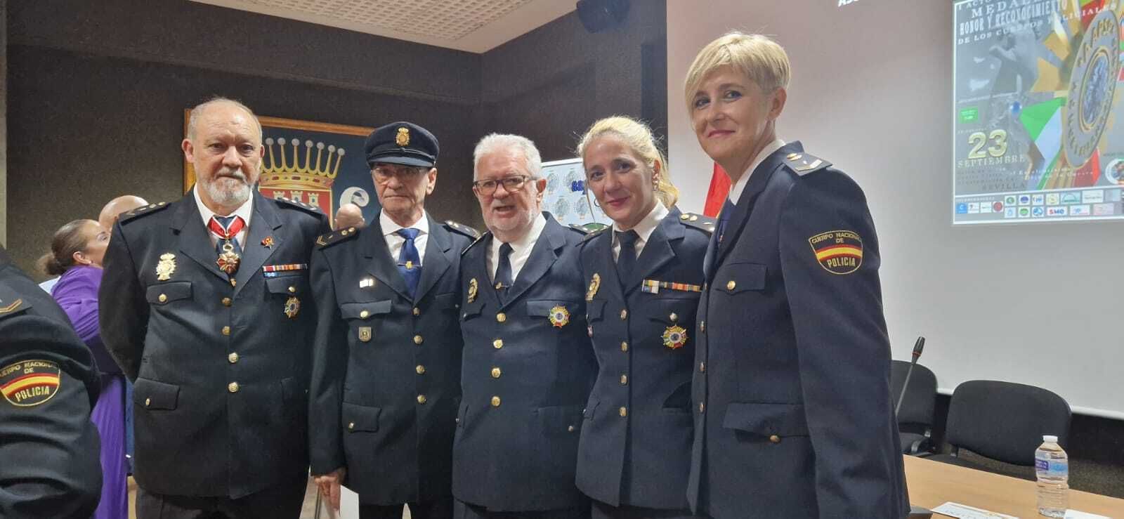 El chiclanero Domingo Gómez, tras recibir el reconocimiento.