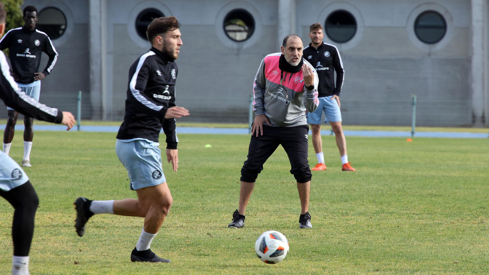Primer entrenamiento de Romerito en el Xerez DFC Primer entrenamiento de Romerito en el Xerez DFC