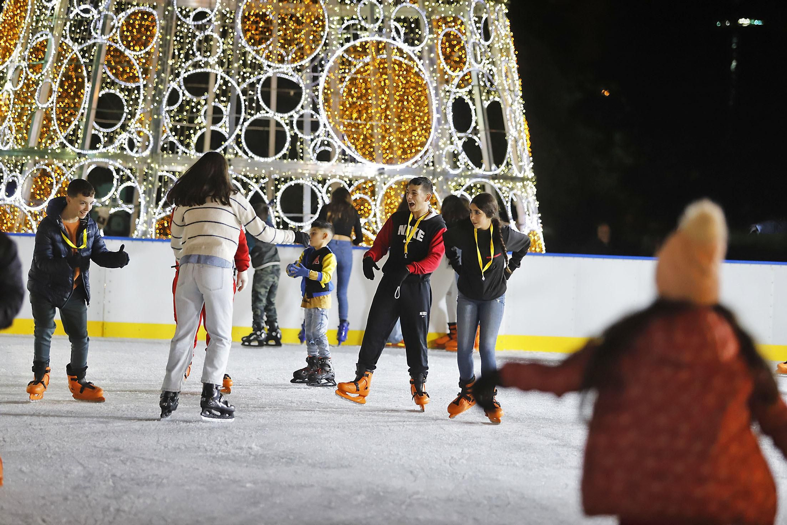Imágenes de la pista de hielo en Isla Chica por Navidad