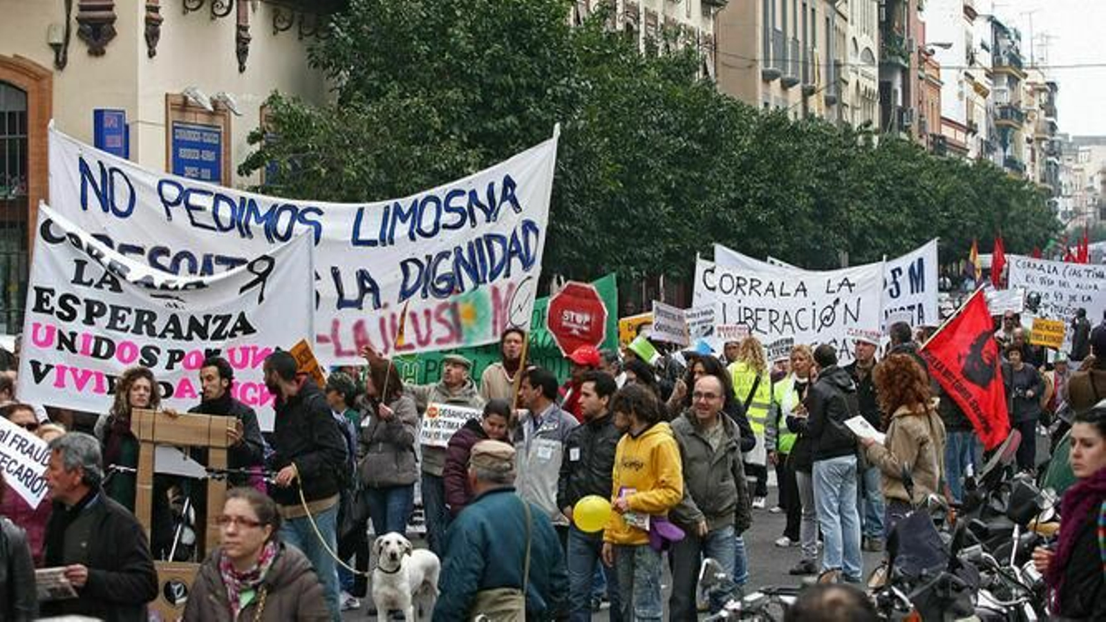 Una manifestación contra los desahucios en Sevilla Una manifestación contra los desahucios en Sevilla