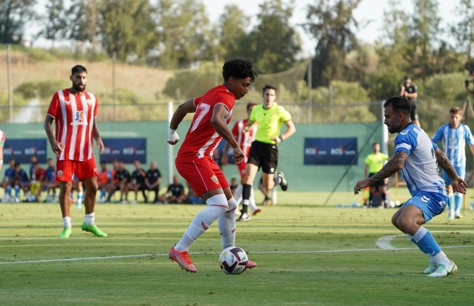 Rojas, que aportó chispa en el ataque rojiblanco, encara a Ramalho