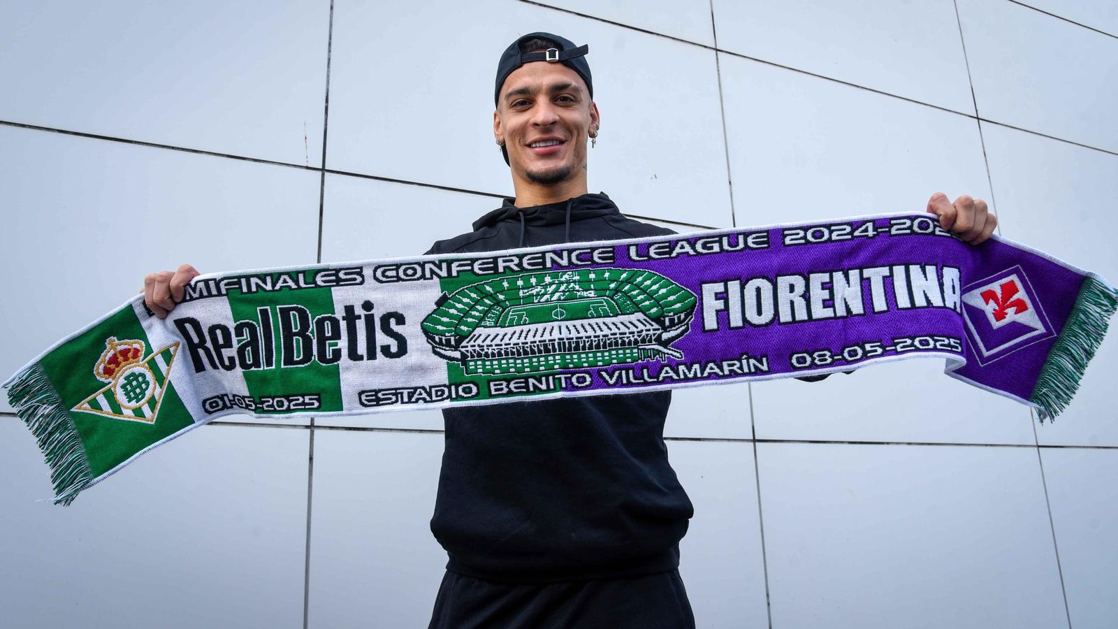 Imágenes de la salida del Real Betis hacia Florencia