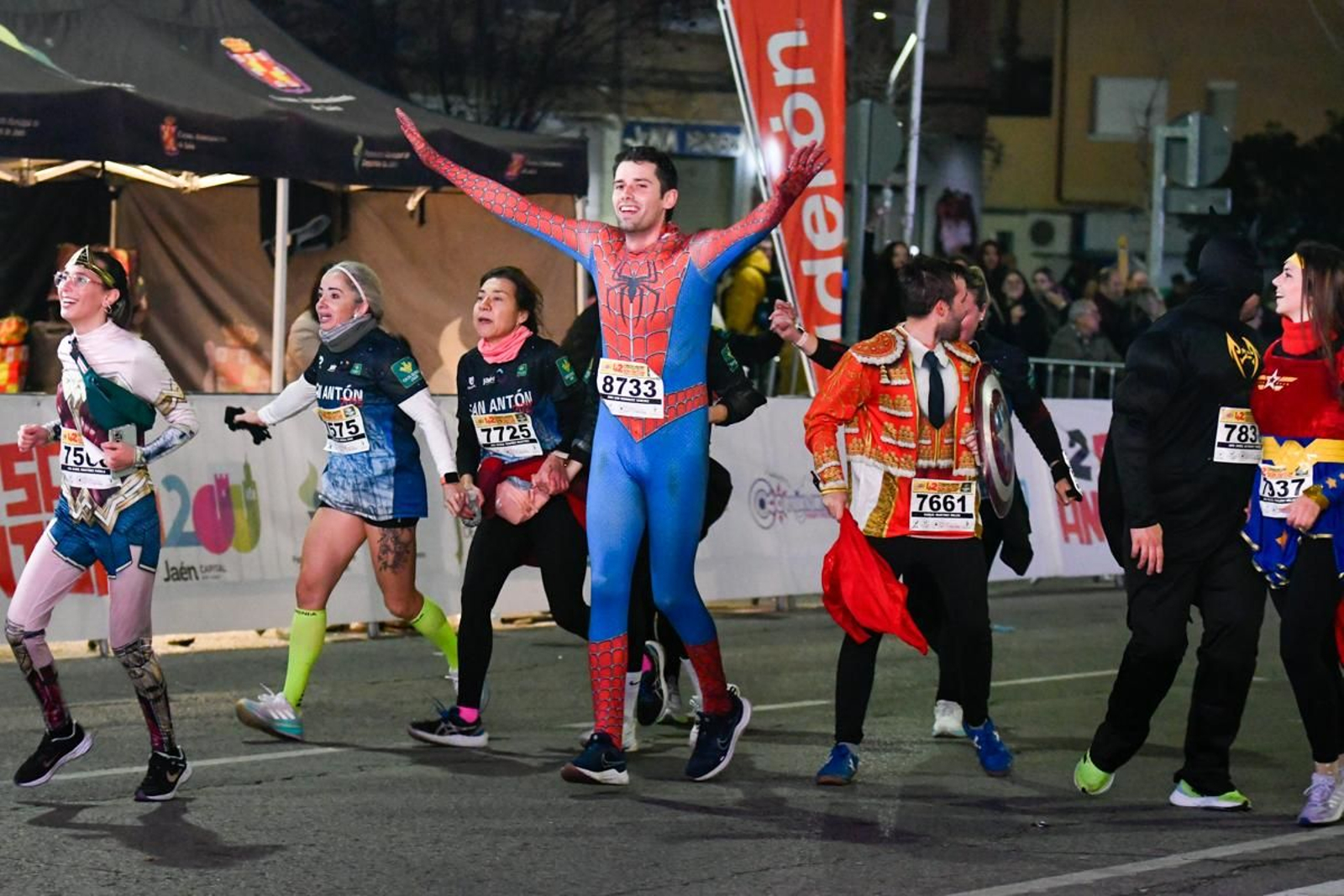 En imágenes: búscate en tu llegada a meta de la Carrera de San Antón 2025 (12)