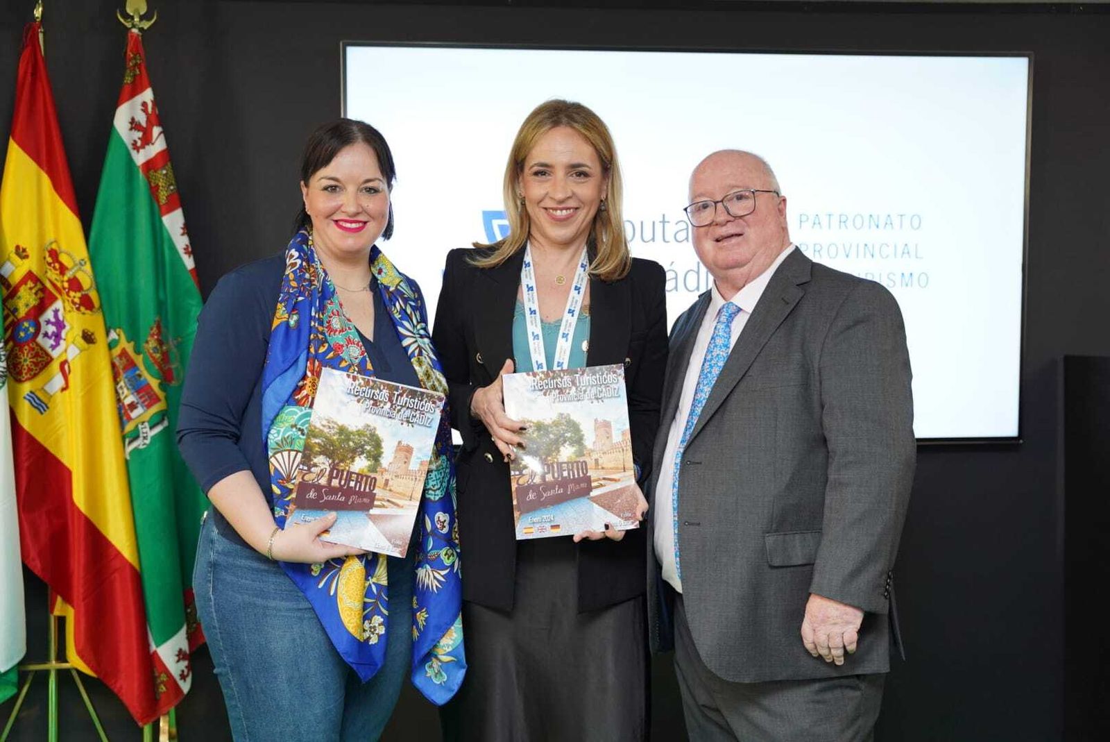 Elena Medina, Almudena Martínez y Carlos Medina, en la presentación.