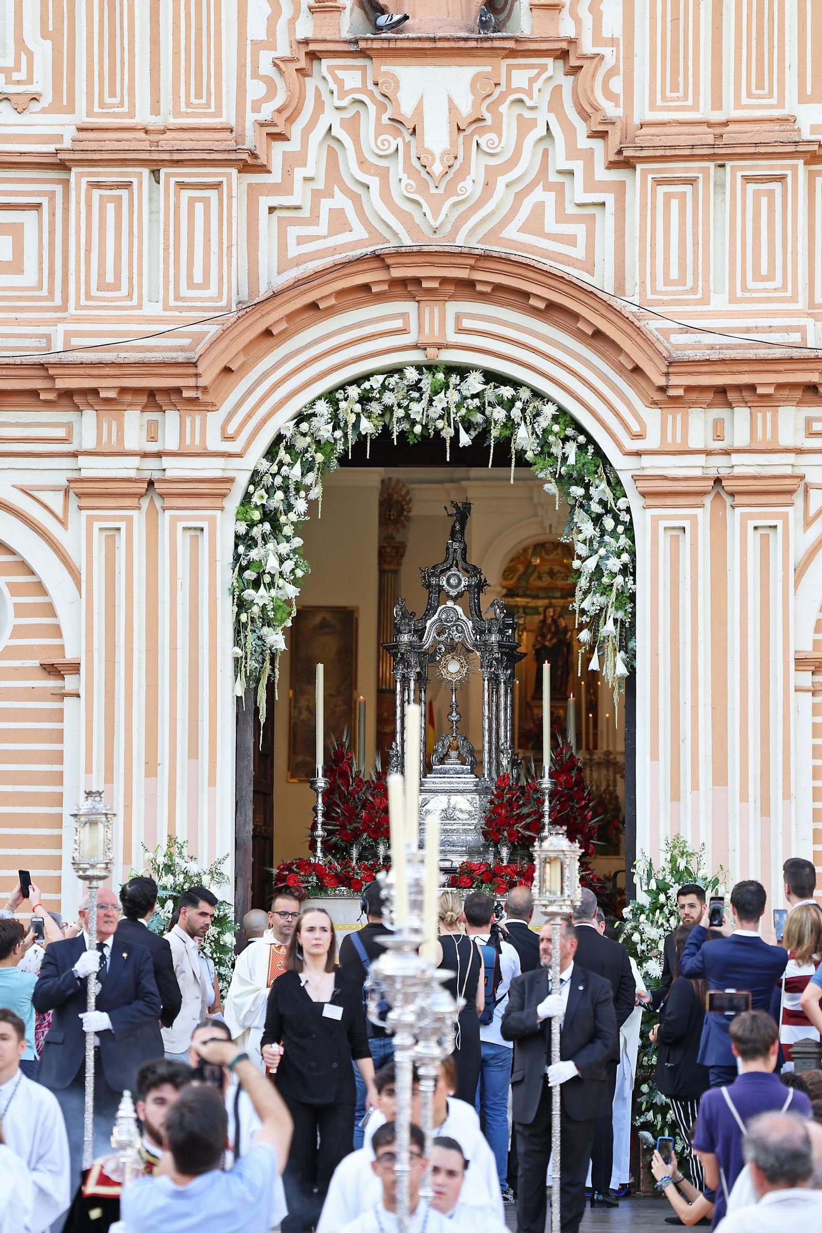 Imágenes de la procesión del Corpus Christi por las calles de Huelva