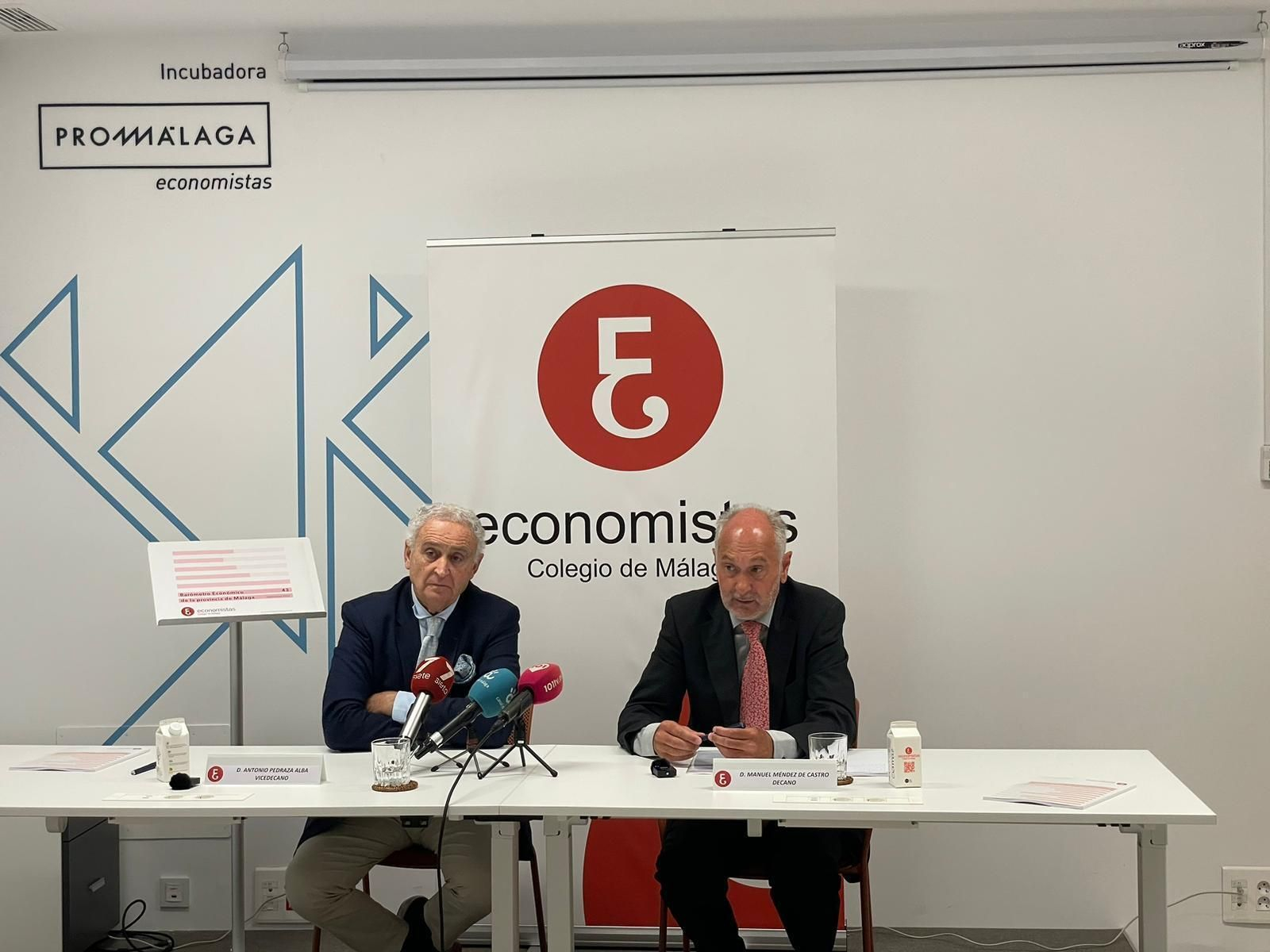 Antonio Pedraza y Manuel Méndez, vicedecano y decano del Colegio de Economistas de Málaga.