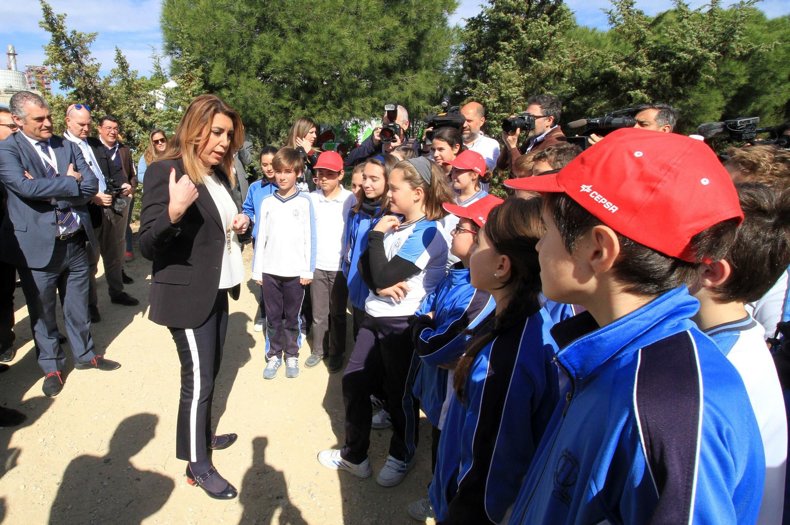 La presidenta de la Junta de Andalucía, Susana Díaz, y el consejero delegado de Cepsa, Pedro Miró, inauguran el proyecto 'Optimización de Aromáticos' de Cepsa, en imágenes