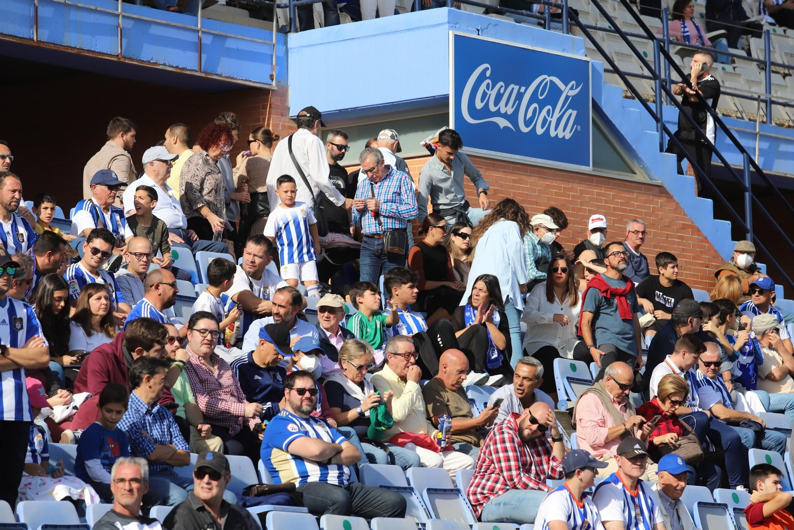 Imágenes del gran ambiente en el Nuevo Colombino para ver el  Recre-Burgos