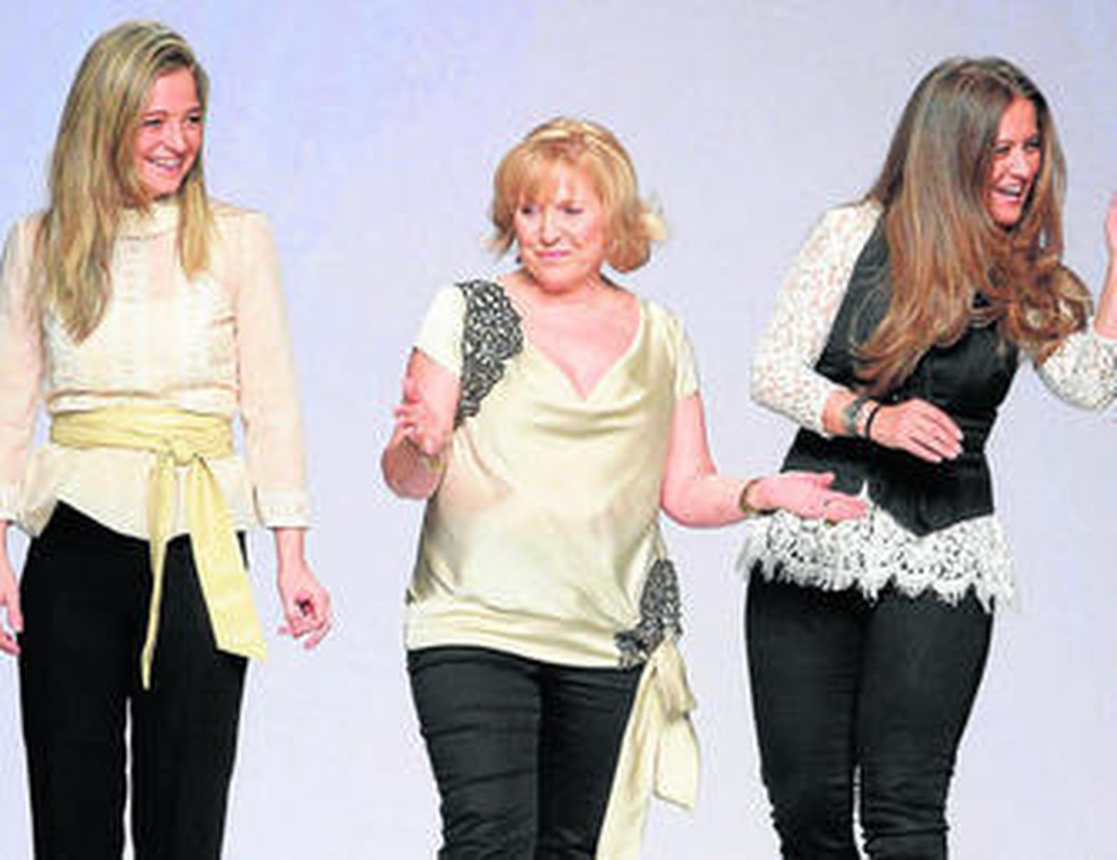 La diseñadora Matilde Cano junto a sus hijas, Olga y Marisa, directoras creativas de la firma.