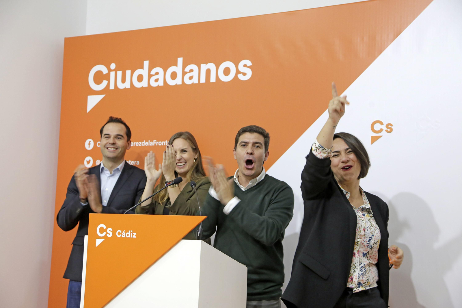 Inmensa alegría en la sede de Ciudadanos en Jerez, donde se encontraba el candidato por Cádiz, Sergio Romero.