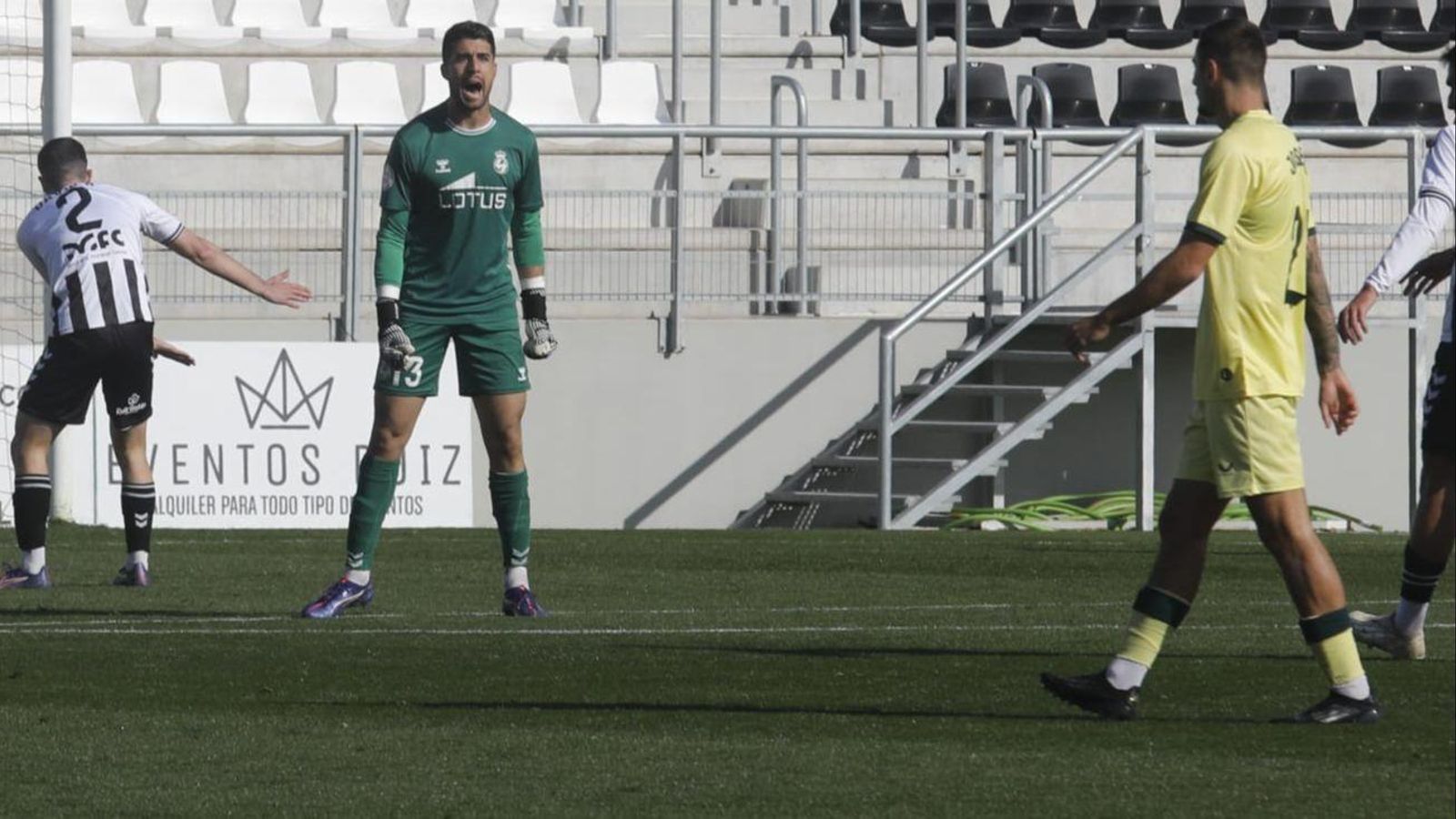 El meta Álex Lázaro reprocha a sus compañeros la facilidad con la que llegaba el Almería B