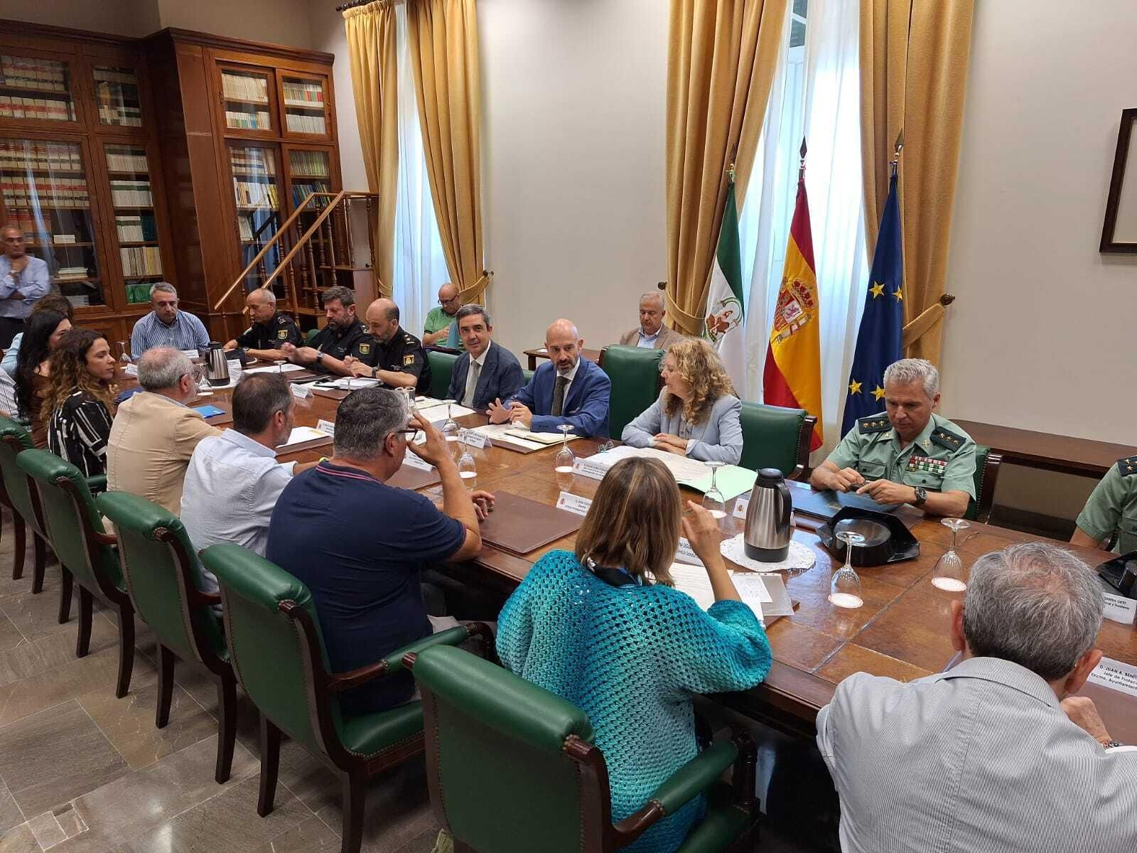 La reunión de la OPE, este martes, presidida por el subdelegado del Gobierno, Javier Salas. La reunión de la OPE, este martes, presidida por el subdelegado del Gobierno, Javier Salas.