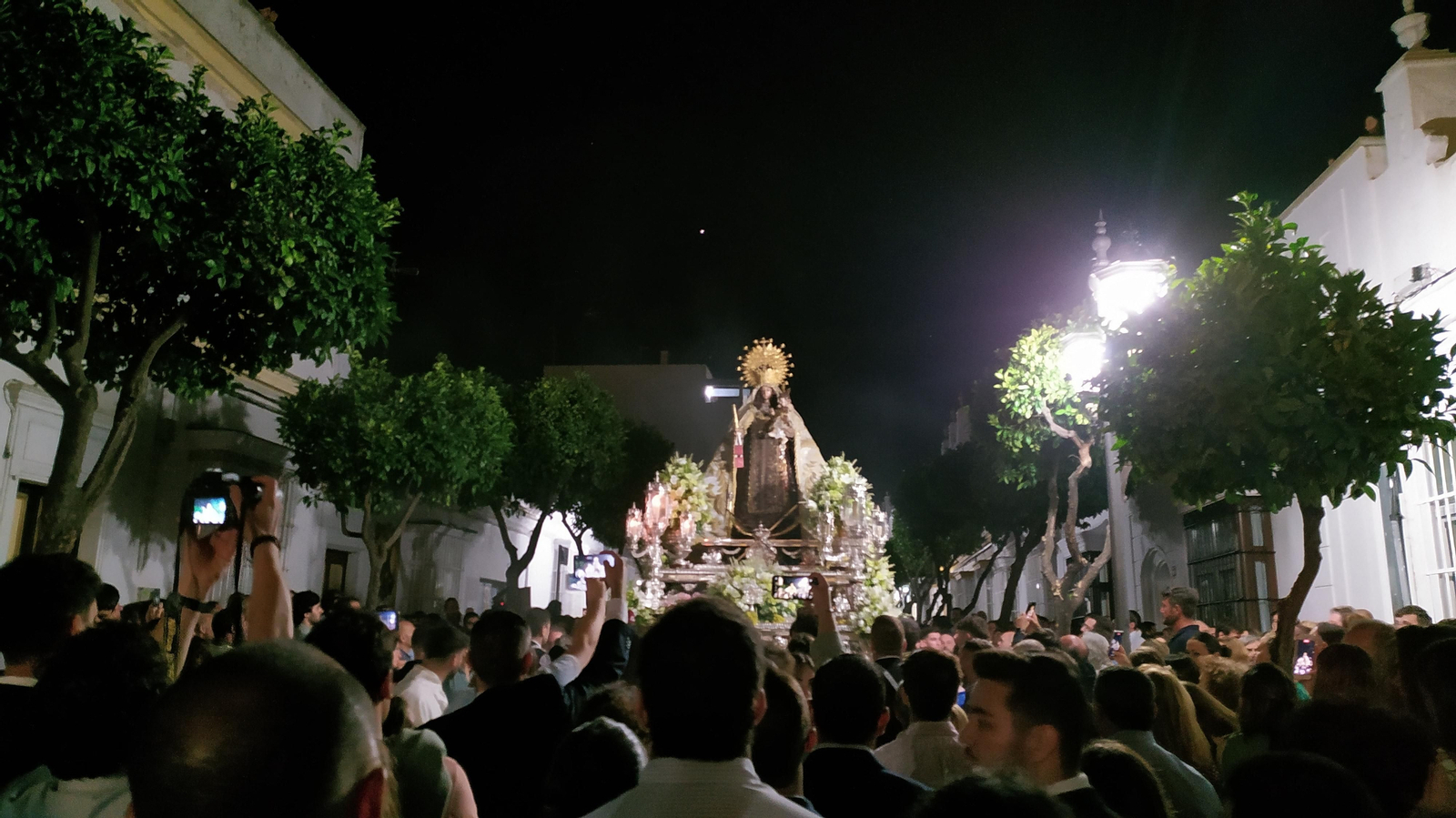 La peregrinación de la Virgen del Carmen en San Fernando, en imágenes