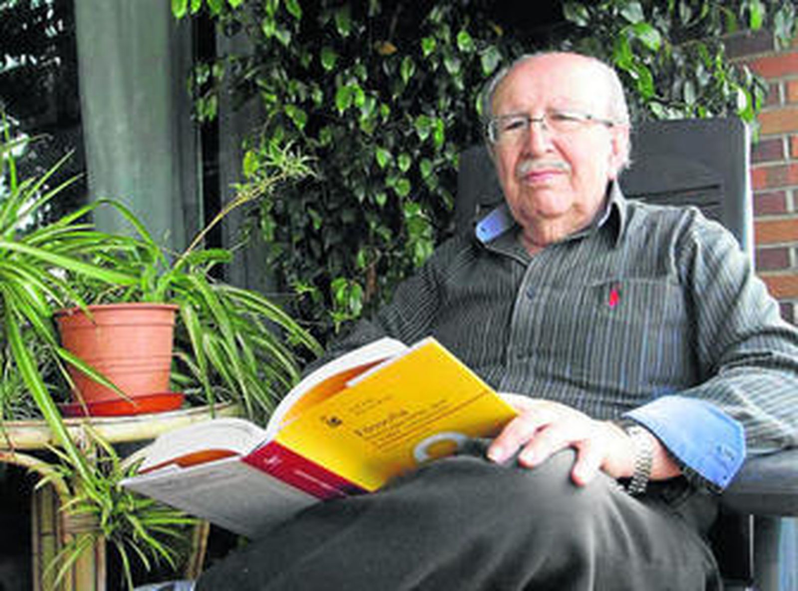 El poeta granadino Rafael Guillén.