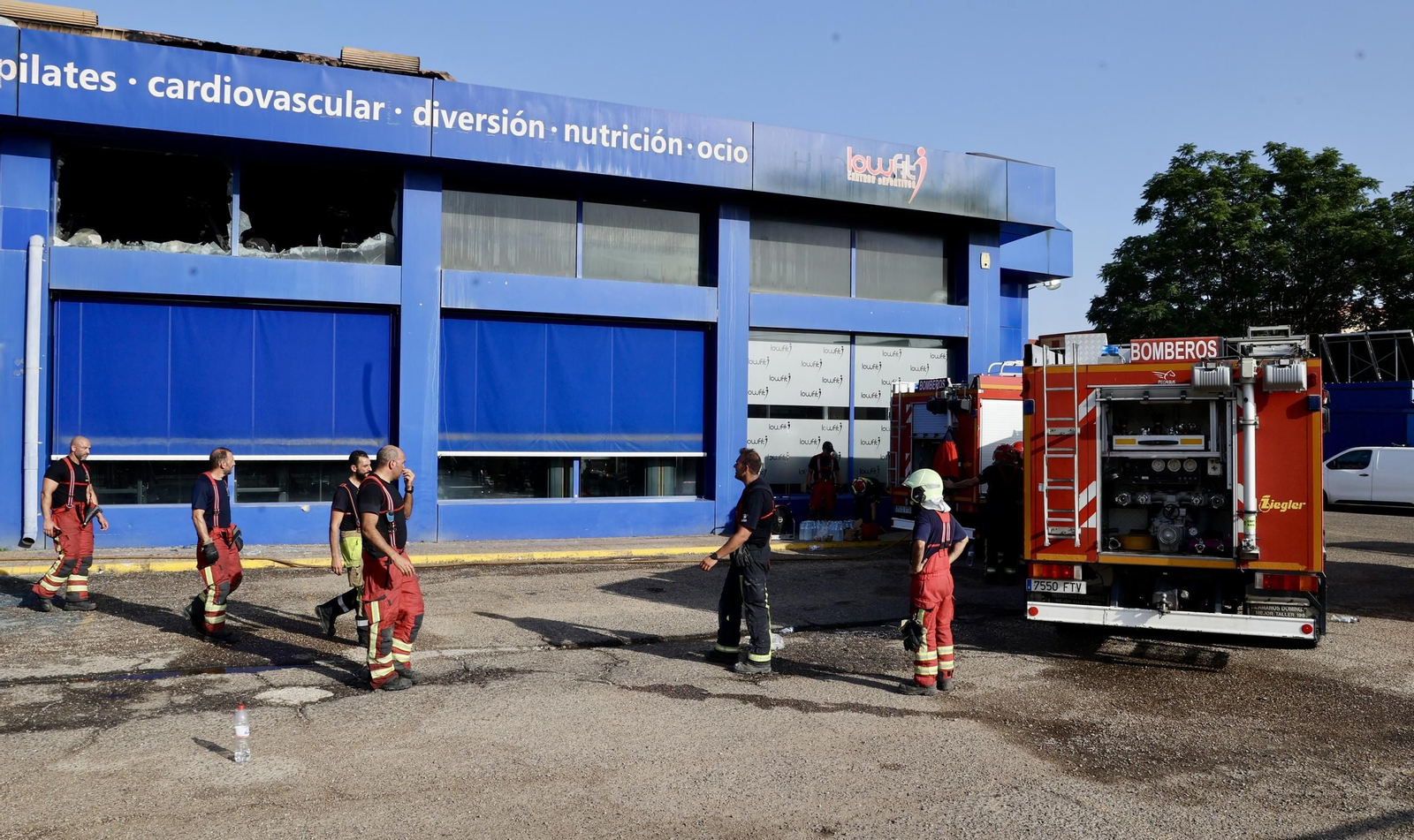 Incendio en el gimnasio Lowfit de Castilleja de la Cuesta