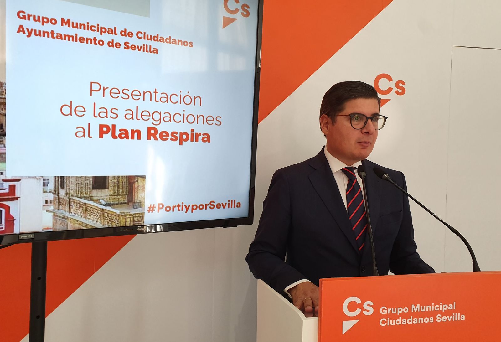 El portavoz municipal de Cs Álvaro Pimentel, en la rueda de prensa ofrecida esta mañana.