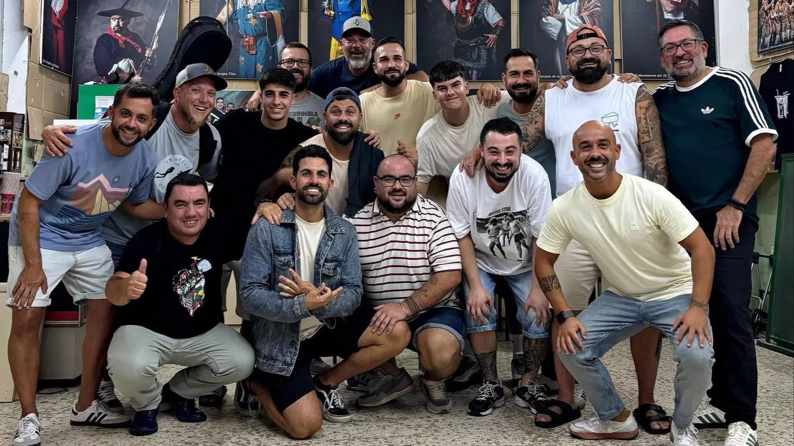 ‘Los cadisapiens (la involución)’: la chirigota de Manolín Santander y Sánchez Reyes que promete hacer reír y pensar en el Falla 2026