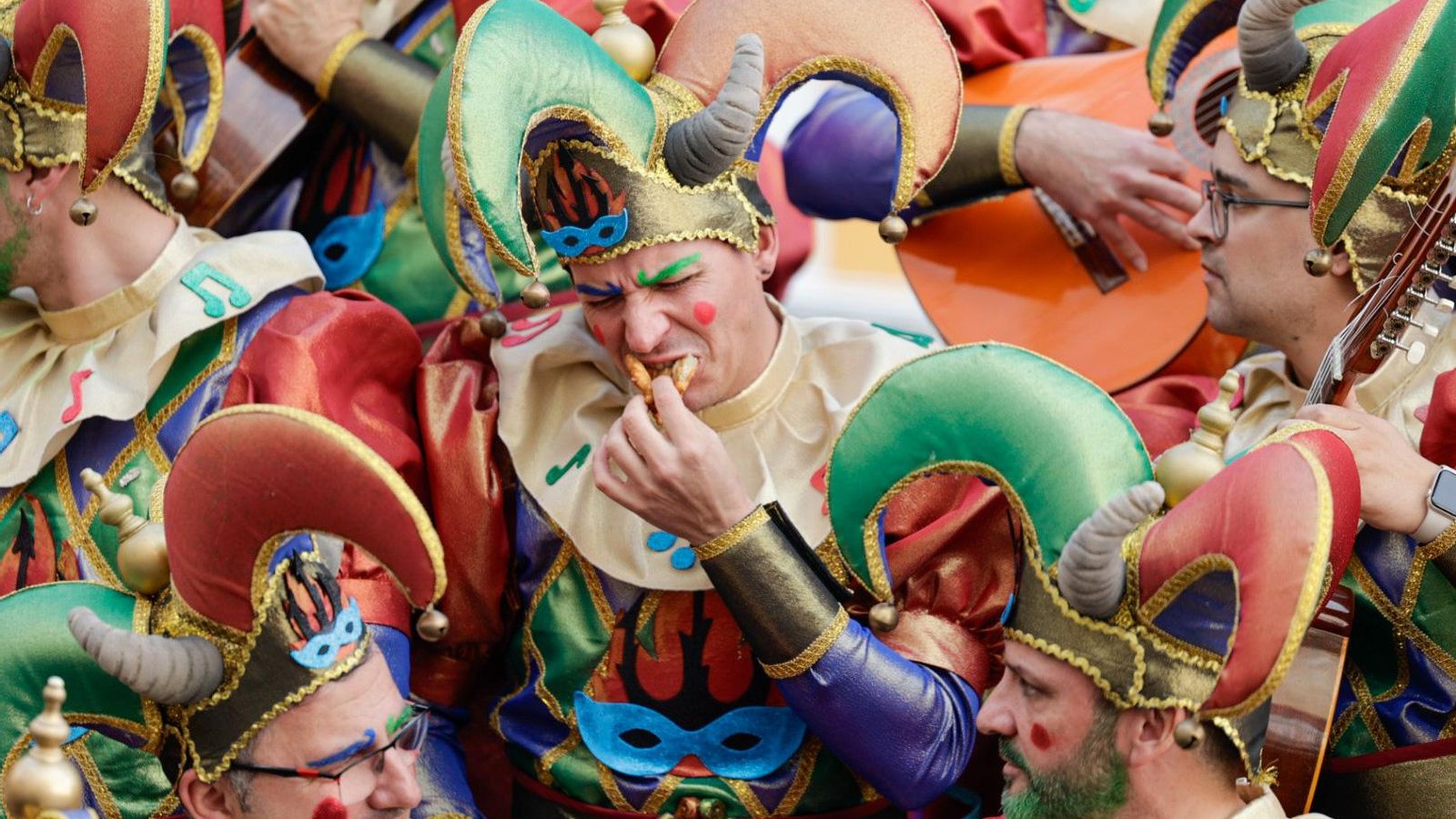 Las mejores imágenes del primer domingo de Carnaval de Cádiz