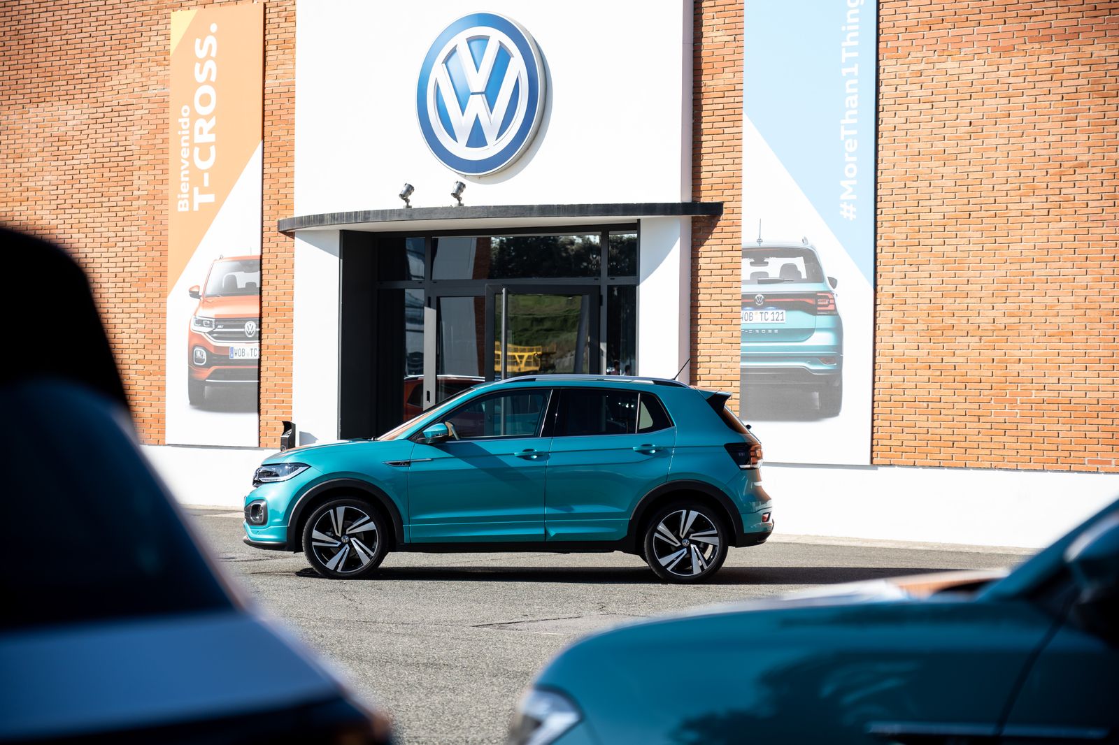 El nuevo T-Cross, en la puerta de la Factoría de Navarra.