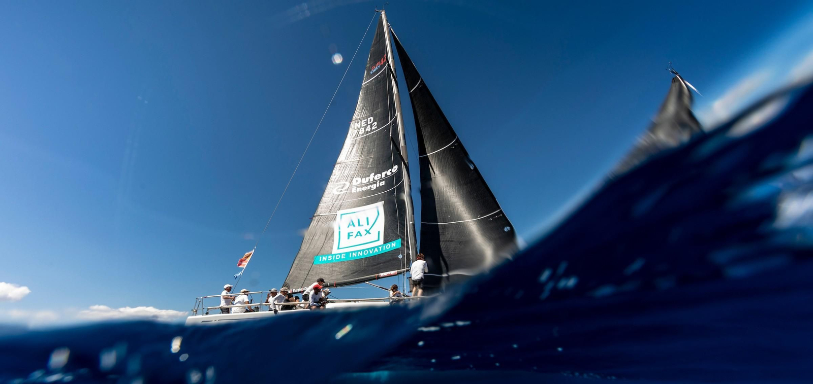 Una bella imagen de la regata en la clase ORC A Vela Racing.