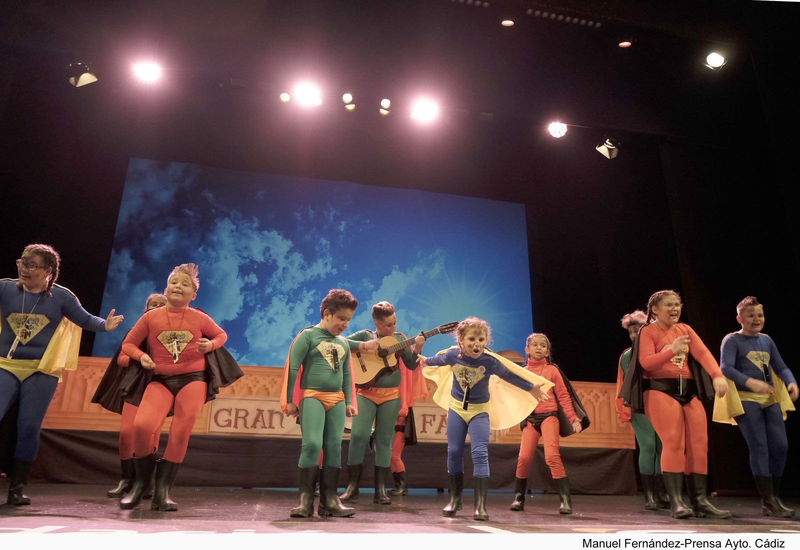 La chirigota puertorrealeña 'Los superminihéroes'.