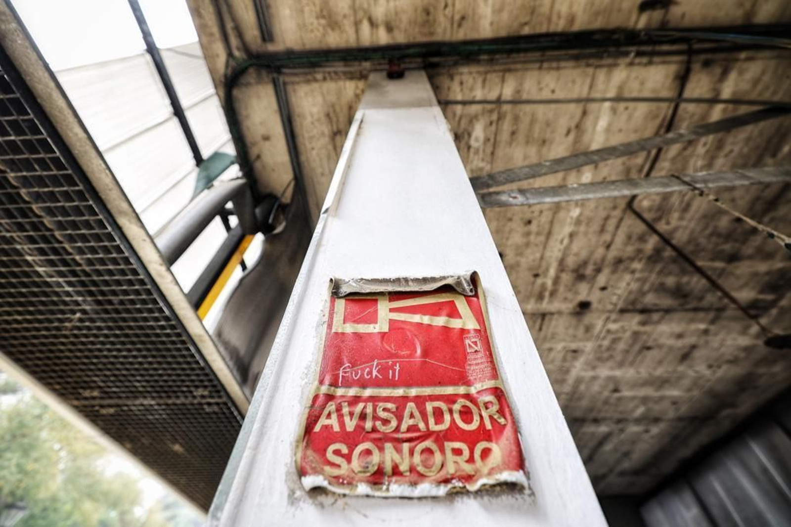 Imágenes del abandono de la pérgola del parque Genovés de Cádiz