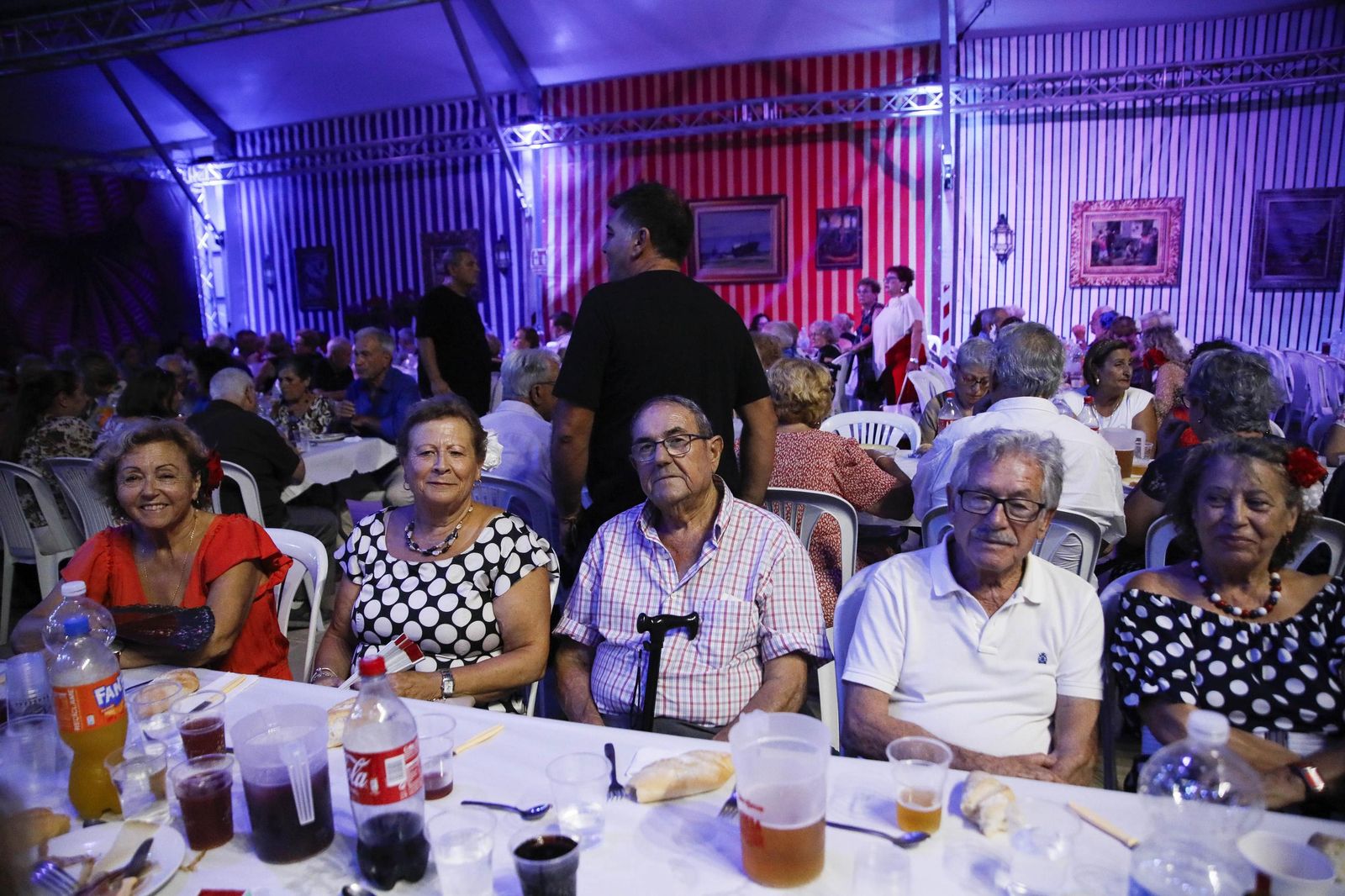 Las mejores imágenes del homenaje a los mayores en la caseta municipal de Almería