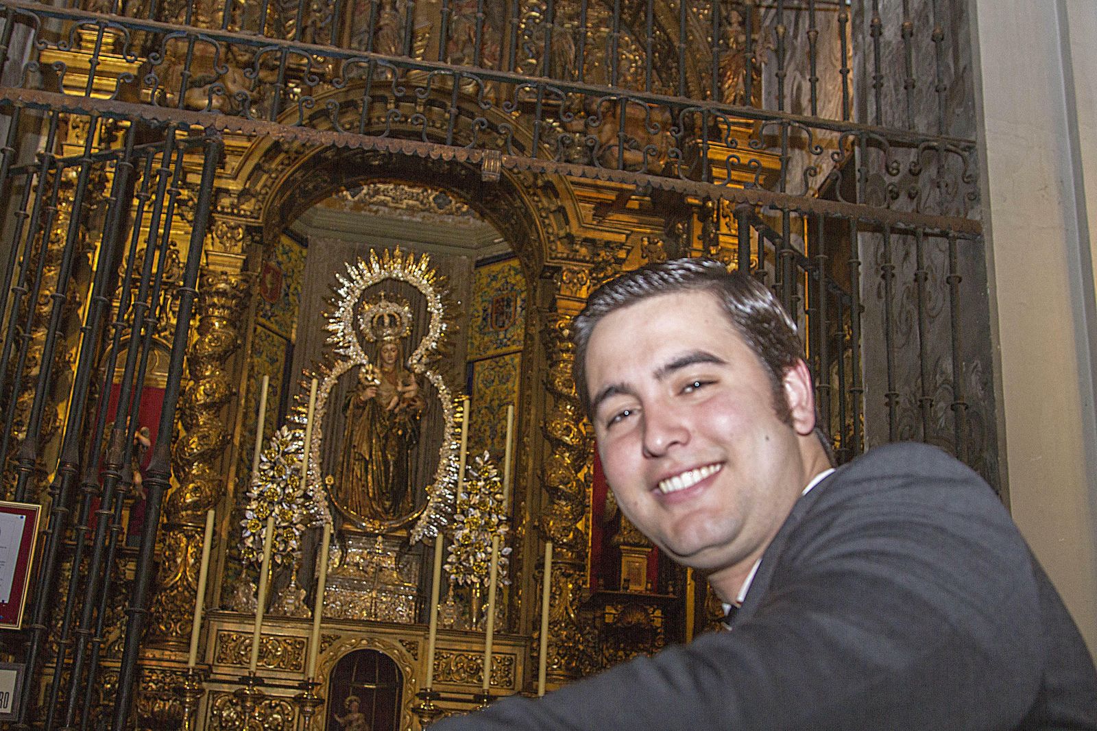 La Virgen del Amparo, en su retablo de la capilla de la parroquia de la Magdalena.