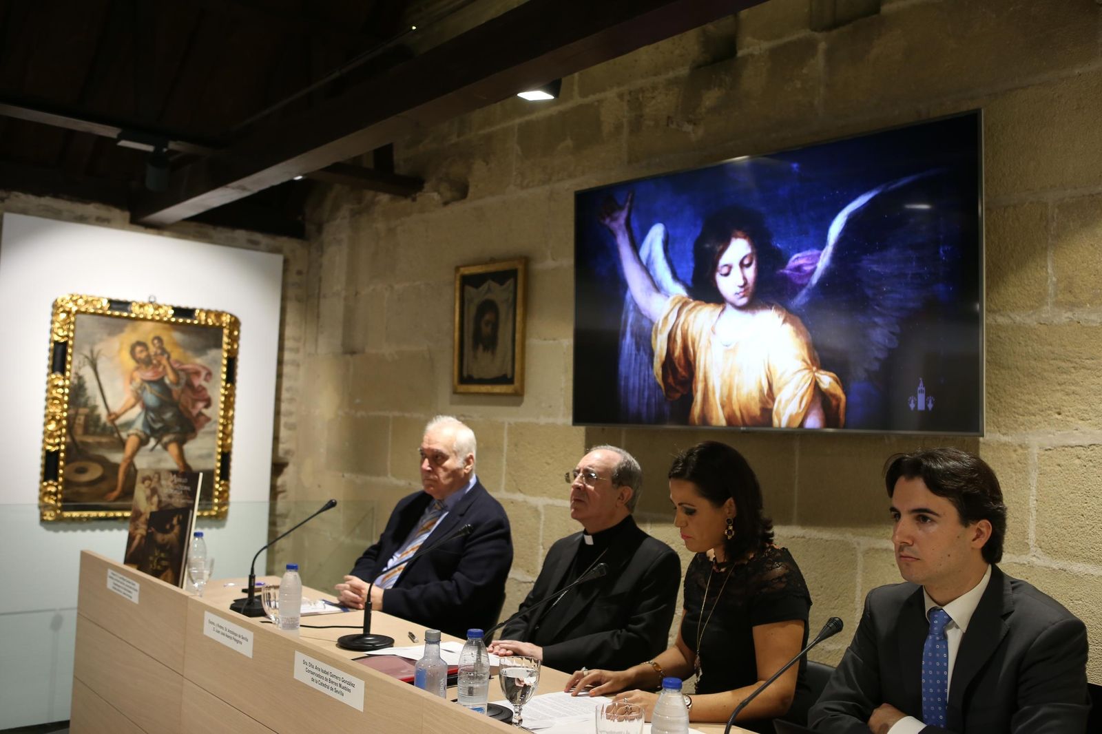 Monseñor Asenjo y Ana Isabel Gamero entre los profesores de la US Juan Miguel González y Jesús Rojas-Marcos