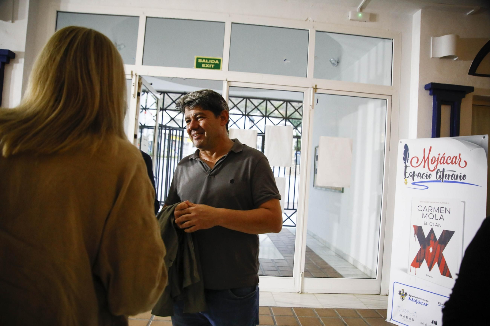 Las imágenes de la presentación del libro "El Clan" de Carmen Mola en Mojácar