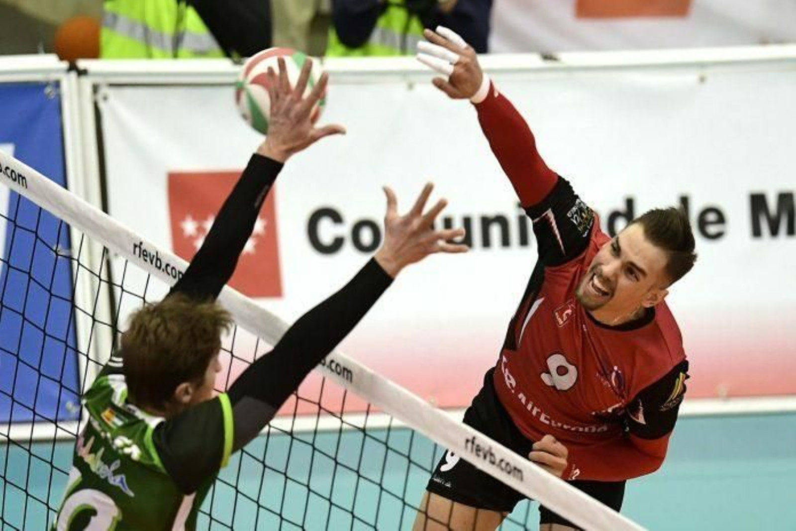 Andrés Viellna (9) en un partido con el CV Teruel