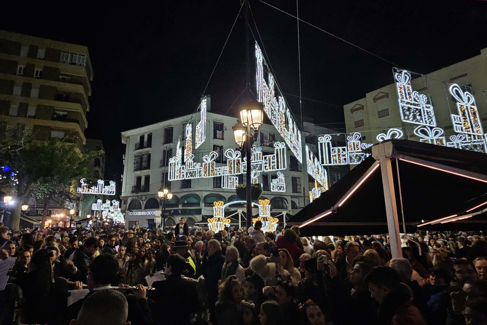Fotos del encendido del alumbrado navideño en La Línea