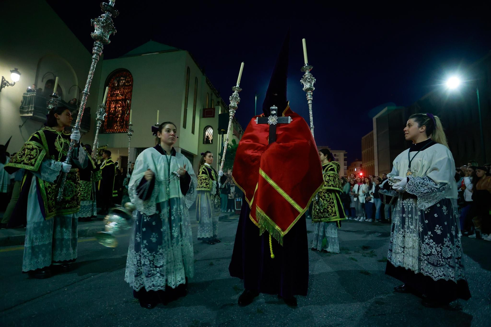 La Esperanza en la noche del Jueves Santo de Málaga, en imágenes