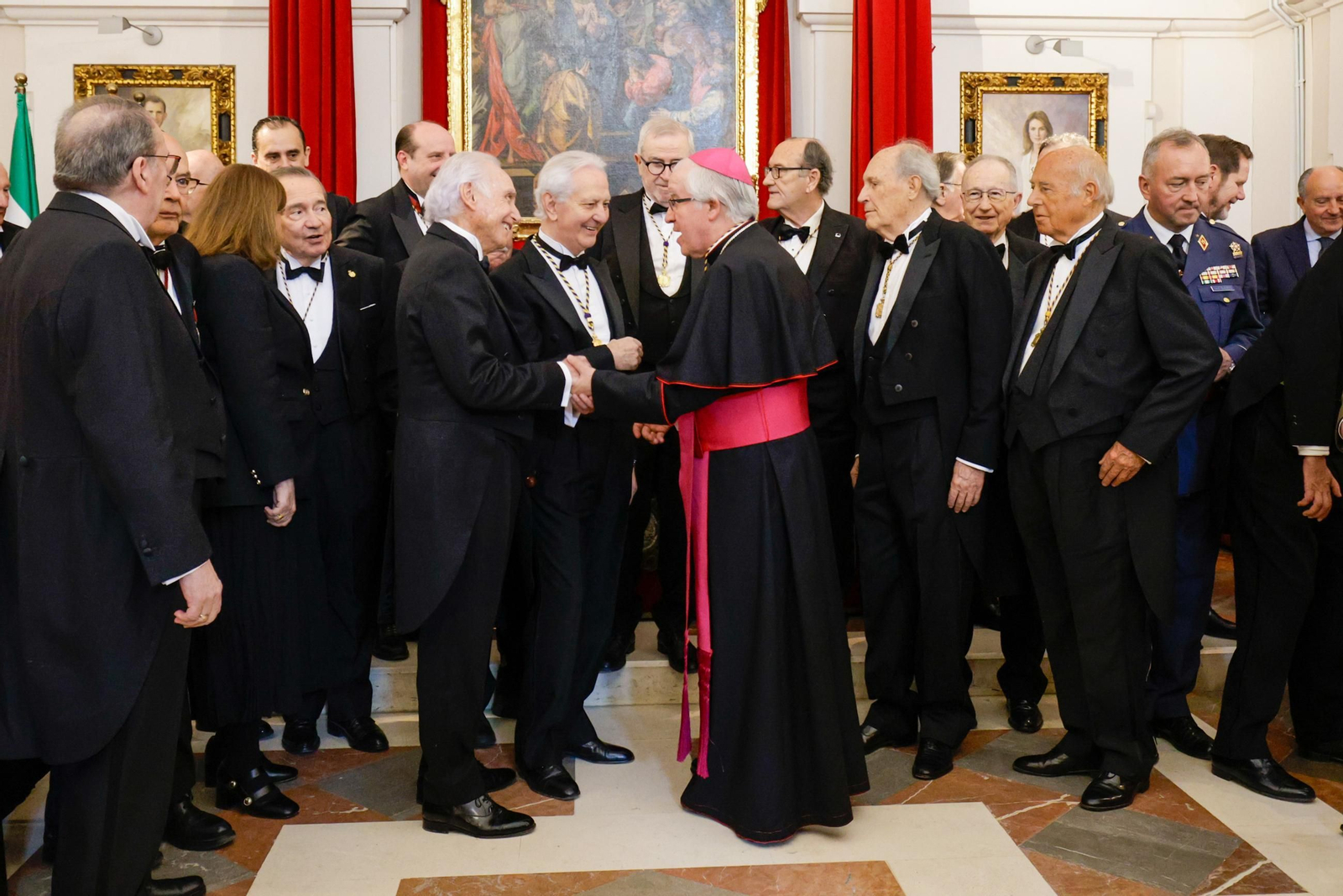 Las imágenes del ingreso como académico de Erudición en la academia de Medicina del arzobispo José Ángel Saiz Meneses