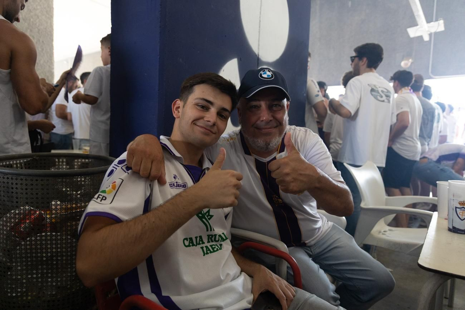 El épico recibimiento de la afición lagarta al Real Jaén, en imágenes