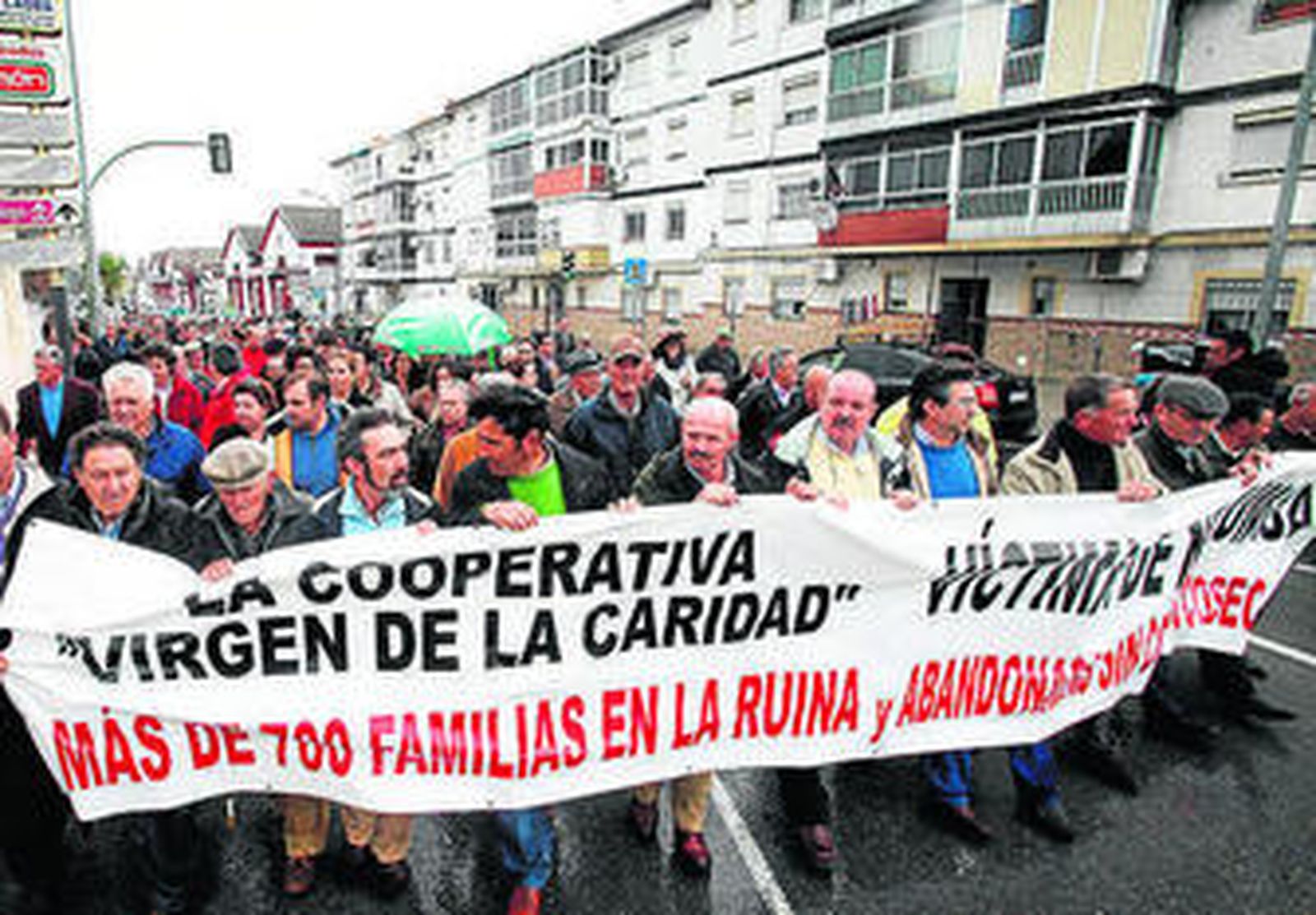 La cabecera de la manifestación ayer por las calles de Sanlúcar.